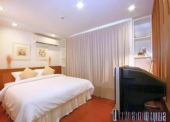 I Sathorn 3*